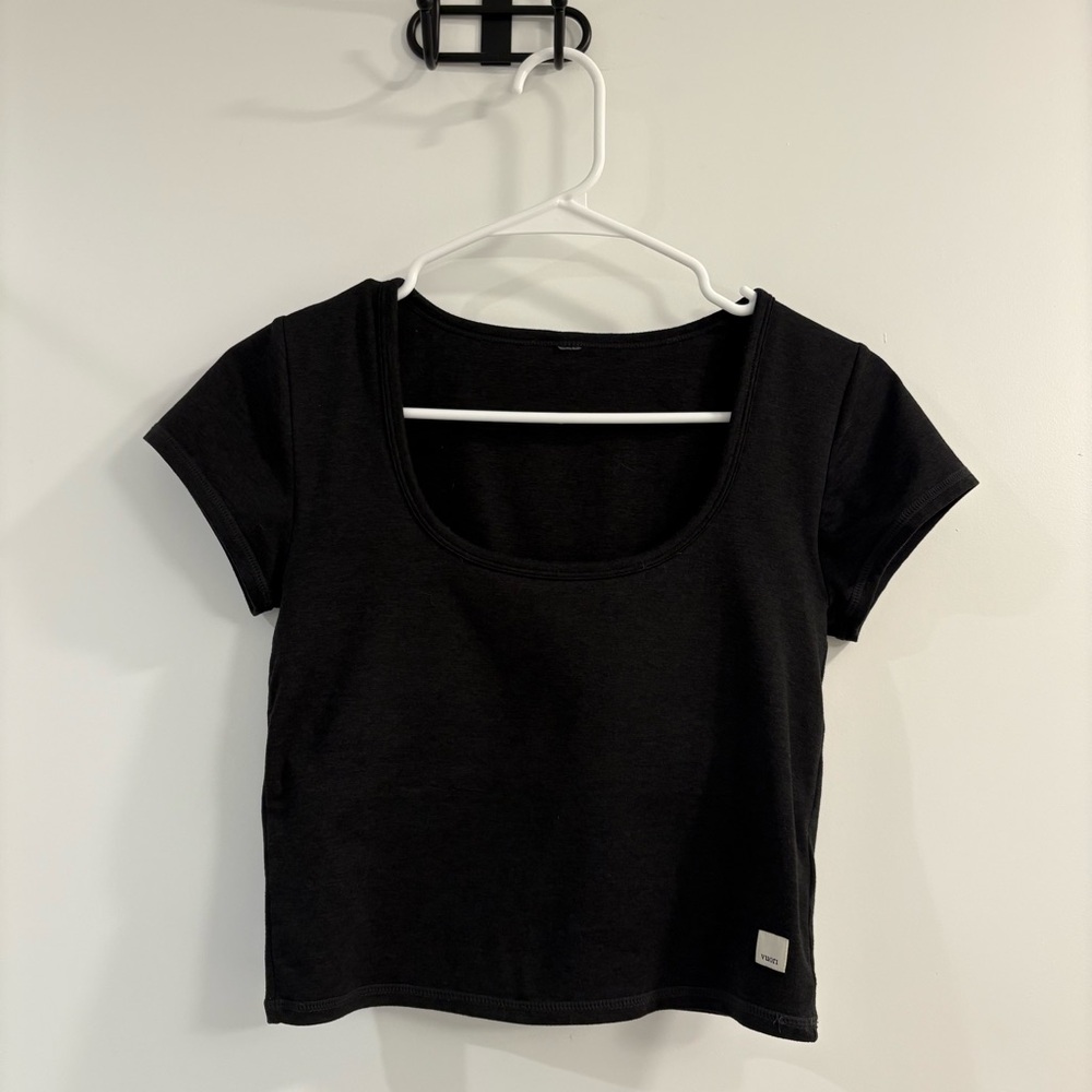 Vuori Black Halo Short Sleeve Crop Tee